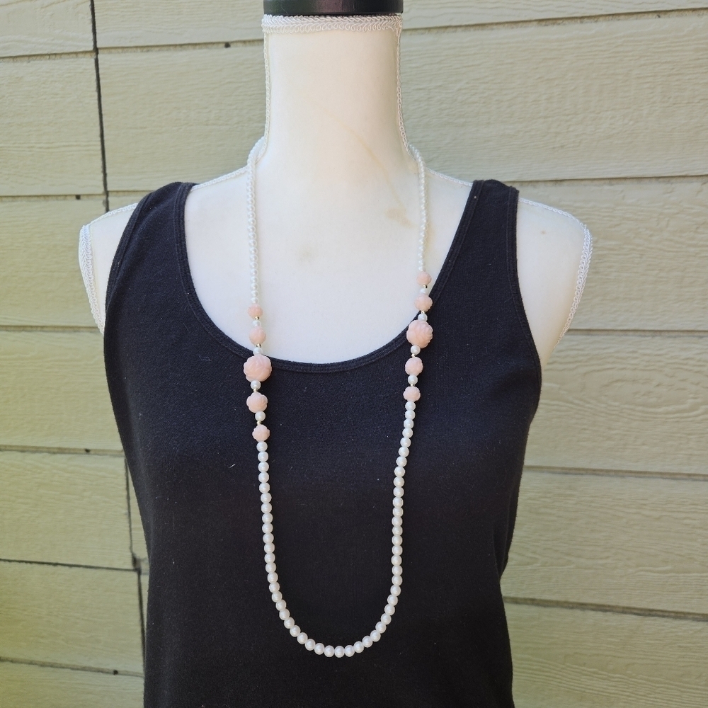 vintage white faux pearl and rosette necklace